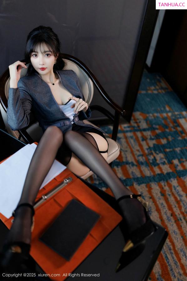   [XiuRen]高清写真图 2025.03.03 No.9957 樱桃小阑子 黑丝美腿第23张图片